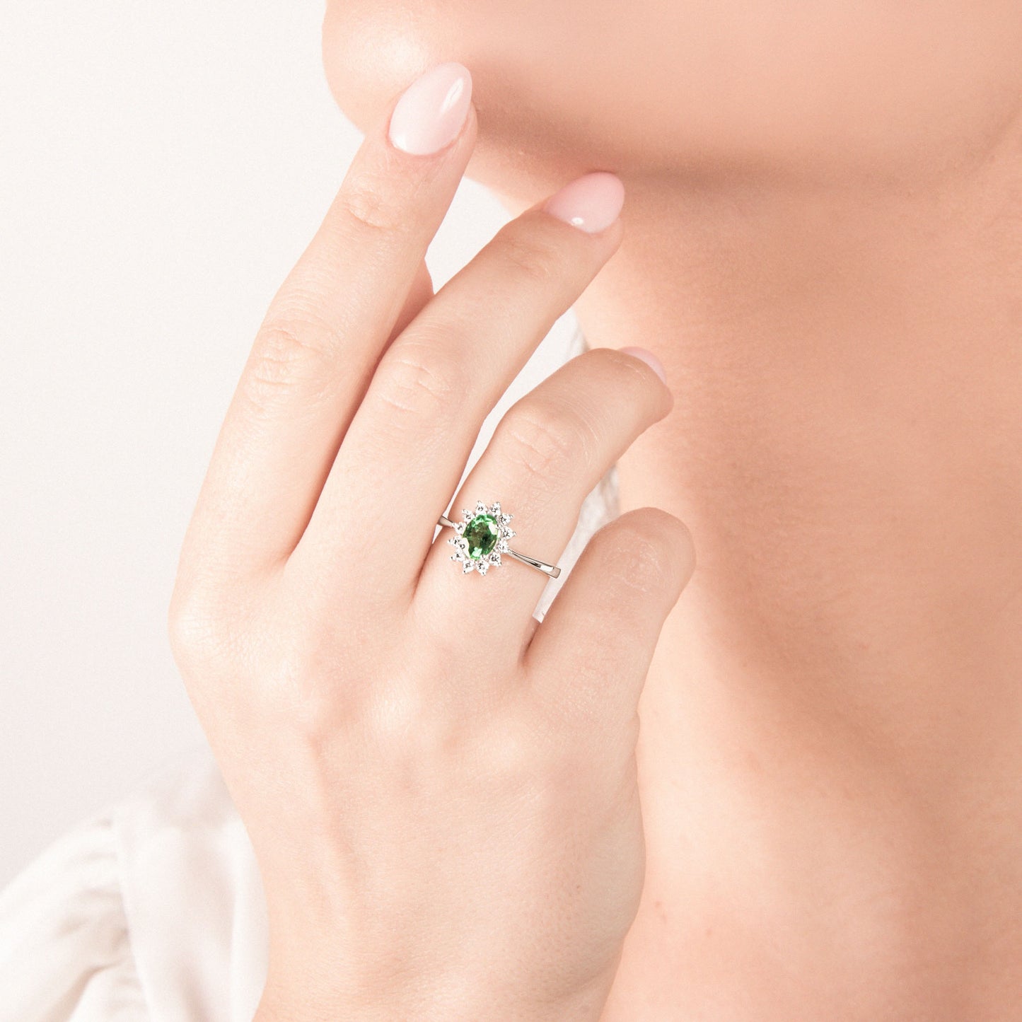 Anello in ORO BIANCO, DIAMANTI E SMERALDO DL1/B20S